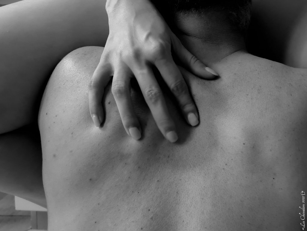La dégustation, une photo de la Collection "Les mains (Lâcher Prise)", par Les Chevaliers Photographes