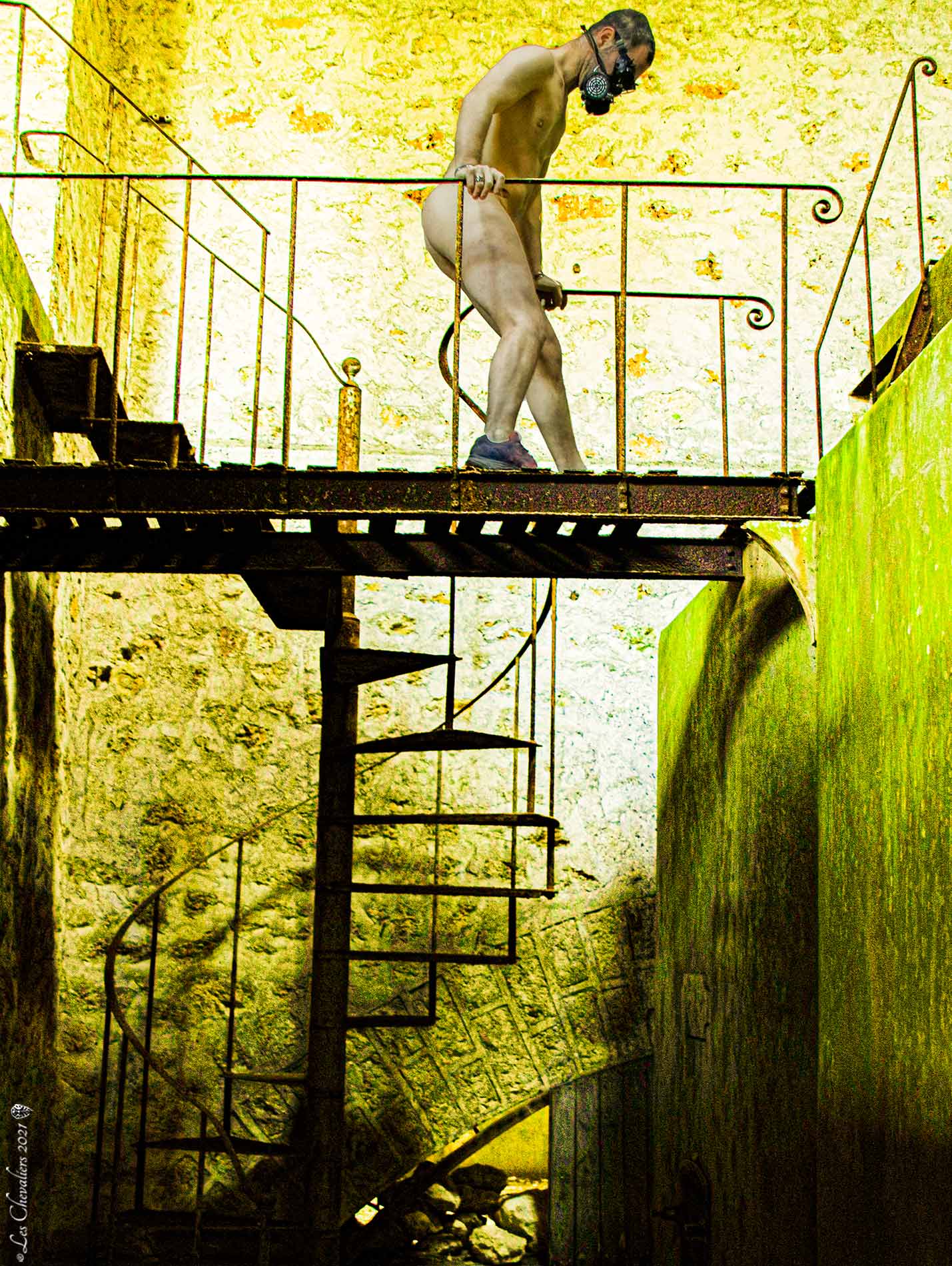 L'escalier métallique, une photo de la collection "Kataclysm_e ou les effets du cataclysme climatique" par Les Chevaliers Photographes.